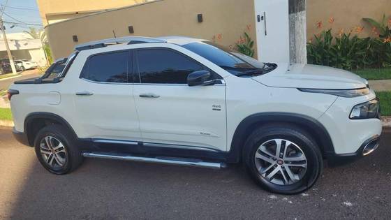 FIAT TORO 2.0 16V TURBO DIESEL VOLCANO 4WD AT9 FIAT TORO 2.0 16V TURBO DIESEL VOLCANO 4WD AT9